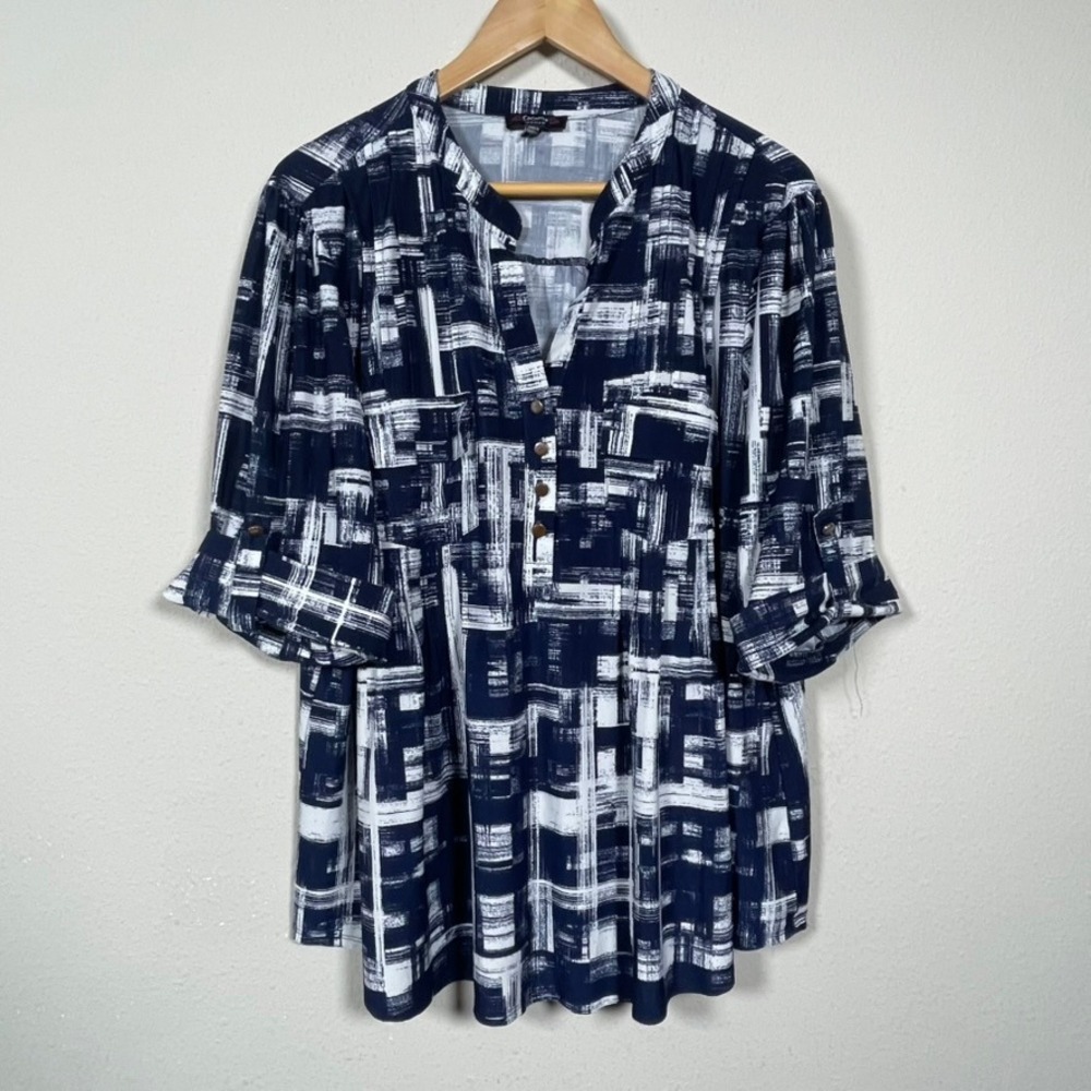 Cocomo Woman Tunic Top Women 3X Blue White Abstract 3/4 Tab Sleeve V-Neck Blouse